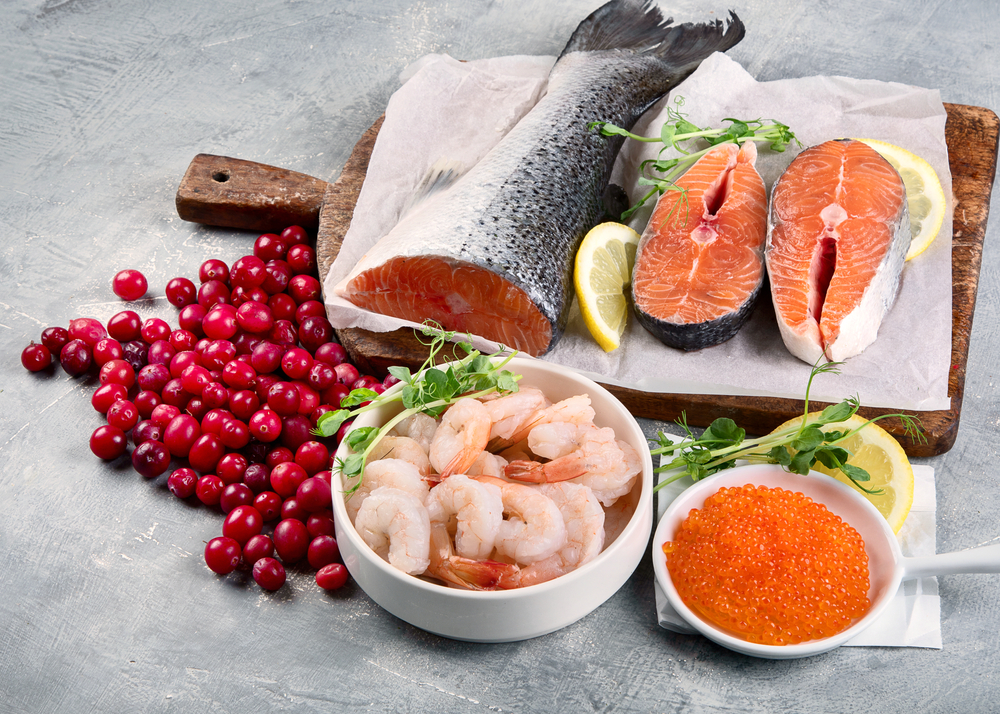 Astaxanthin คือสารที่พบได้ในอาหารจำพวกสาหร่ายสีแดง สัตว์ทะเลเปลือกแข็ง และปลาเนื้อแดง