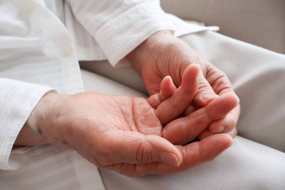 ผู้หญิงมีอาการมือชา ควรได้รับวิตามินบำรุงปลายประสาท